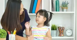 Ini 7 Cara Ajarkan Anak Berani Bicara Jujur Sejak Dini, Mama Muda Wajib Tahu!