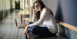 4 Fakta Psikologi di Balik Sikap Seseorang, yang Ceria Ternyata Merasakan Hal Menyedihkan Ini