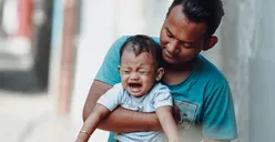 Orang Tua Wajib Tau! 5 Cara Mengatasi Anak Cengeng Tanpa Sebab Menurut Psikologi, Jangan Emosi Cukup Lakukan Ini...