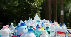 Warga Indonesia Juara Pertama Telan Mikroplastik, Ini 5 Sumber Utamanya dan Semuanya Ada di Dapur