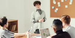 Jangan Asal! Ini 5 Pilihan Jurusan Kuliah untuk Kamu yang Suka Ngomong