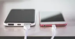 Anti Nunggu Lama! Begini Cara Isi Daya Baterai HP agar Cepat Penuh Meski Tak Ada Fitur Fast Charging