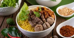 10 Rekomendasi Wisata Kuliner Legendaris di Jakarta Timur yang Terkenal Murah dan Enak