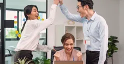 Tips Psikologi: Cara Menjadi Bahagia di Tempat Kerja, Sekalipun Kamu Membencinya