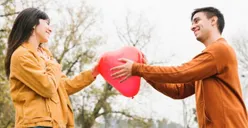 Psikologi Cinta: 8 Tanda Dia Sedang Rindu dan Memikirkan Kamu Tanpa Disadari