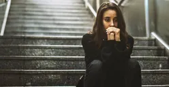 5 Tanda Trauma Kamu Belum Terselesaikan hingga Memengaruhi Masa Kini