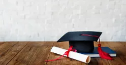 Mau Lulus Kuliah dengan Predikat Cum Laude? Ini 4 Syarat yang Tak Boleh Dilewatkan!