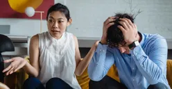 5 Ciri-Ciri Orang yang Risih Ngobrol dengan Kita