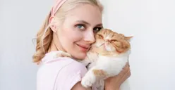 Kamu Cat Lovers? Inilah 10 Kepribadian dan Sifat Wanita Pecinta Kucing yang Bikin Pria Beruntung Memilikimu