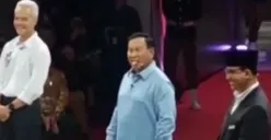 Viral di TikTok, Momen Prabowo Subianto Menjulurkan Lidah saat Debat Capres Perdana