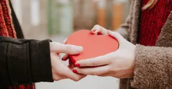 Kepribadian Cinta: 20 Tanda Jika Seseorang Menyukai Anda Dilihat dari Sikap dan Perilakunya