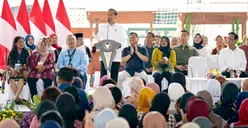 Jokowi Ajak Sultan Jogja Temui 5.000 Nasabah PNM Mekaar di Bantul