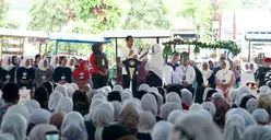 Jokowi Acungkan Jempol untuk Produk Ibu Sri, Nasabah PNM Mekaar