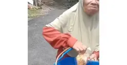 Masih Ingat dengan Ibu Aa Kasihan Aa? Sempat Viral, Kini Pindah Profesi dan Jadi Aa Dibeli Aa