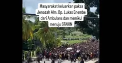 Iring-iringan Jenazah Mantan Gubernur Papua Berakhir Ricuh, Massa Keluarkan Paksa Jenazah Lukas Enembe