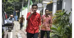 Jawab Status Gibran dan Jokowi di PDIP, Hasto Klaim ‘Pak Lurah’ Minta 3 Periode: Saya Tanggung Jawab ke Tuhan