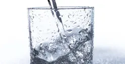 Lebih Suka Buka Puasa dengan Air Es atau Hangat, Mana yang Lebih Sehat? Simak Jawabannya di Sini!