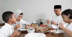 Bukan Baju Lebaran, Inilah Makna Idul Fitri yang Sebenarnya dan Tradisi Unik yang Sering Dilakukan di Indonesia