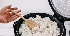 5 Kebiasaan Orang Indonesia yang Aneh di Mata Orang Asing, Salah Satunya Harus Makan Nasi