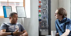 Suka Bingung Merespons Curhat Seseorang? 4 Tips Ini Bisa Dilakukan, Salah Satunya Kontak Mata