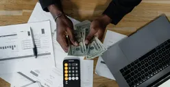 Ini 5 Tips Menabung di Usia 20-an, Menurunkan Gengsi dan Gaya Hidup Jadi Modal yang Penting!