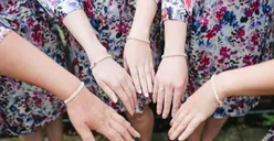 Psikologi Orang yang Memakai Gelang di Tangan Kiri dan Kanan, Apa Bedanya dan Bagaimana Pengaruhnya?