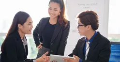 7 Kebiasaan Sederhana yang Bikin Kamu Disukai Banyak Orang, Salah Satunya Beri Sapaan Hangat dan Senyuman Ramah