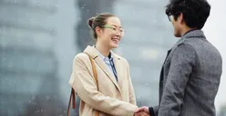 5 Trik Psikologi yang Bisa Membuat Orang Terkesan dengan Kamu, Yuk Lakukan Sekarang