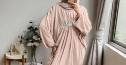 Rekomendasi Outfit Cantik Cocok Untuk Salat Idul Fitri, Mulai Kaftan Hingga Dress Flanel Simpel