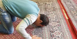Wajib Tahu Cara Berkomunikasi dengan Allah SWT, Lamakan Sujud Terakhir dengan 3 Doa Ini