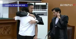 Detik-detik Penuh Haru! Richard Eliezer Langsung Peluk Ronny Talapessy Usai Dituntut Hukuman 12 Tahun Penjara