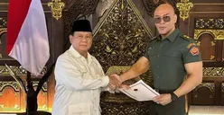 Usai Terima Gelar Letnan Kolonel Tituler, Presenter dan YouTuber Kenamaan Deddy Corbuzier Bikin Warganet Geger