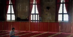 Ustadz Adi Hidayat Ajarkan Doa Dahsyat Pengampun Dosa: Baca Ini, Jika Tidur dan Tak Bangun Lagi, Masuk Surga 