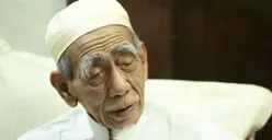 Takut Salah Mendidik Anak? Berikut 7 Rahasia Mbah Moen Dalam Mendidik Anak dan Santrinya