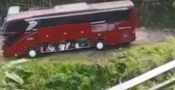 Viral Video Detik-detik Kecelakaan Bus di Guci Tegal Masuk Jurang, 1 Korban Dinyatakan Tewas