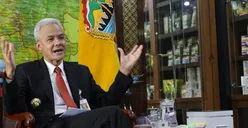 LAGI! Ganjar Pranowo Terciduk Salat Ied Bersama RI 1, Netizen Gaduh Tuding Jokowi: Kok Nggak Ada Netralnya