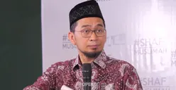 Dear Perempuan! Ustadz Adi Hidayat Beberkan Hukum Membaca Al Quran untuk Wanita yang Sedang Haid
