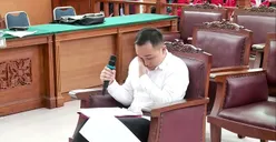 Sedih! Berurai Air Mata, Inilah Isi Pledoi Ricky Rizal, Ungkap Tujuannya Amankan Senjata Yosua Untuk Hal Ini