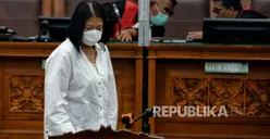 Momen Putri Candrawathi Nyuruh Hakim di Persidangan