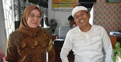 Dedi Mulyadi Pamer Foto Bareng Sosok Mirip Anne Ratna Mustika, Netizen: Susah Move On Ya Pak
