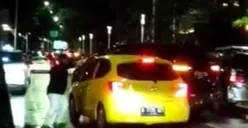 Terungkap! Pelaku Koboi Perusak Mobil Honda Brio di Jalan Senopati Ternyata Ancam Korban dengan Senjata Mainan