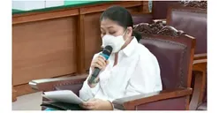 Tak Terima Dijadikan Dalang Pembunuhan, Putri Candrawathi Cecar Majelis Hakim Tanpa Henti: Apakah Salah?