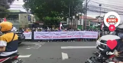 Viral Demo Tuntutan Hukuman Mati untuk Ferdy Sambo Hiasi PN Jaksel: Seperti Drama Korea!
