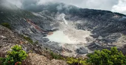 Ada Sinar di Kawah Ecoma Gunung Tangkuban Parahu! Ternyata Bukan Magma tapi Aliran Fluida, ini Penjelasannya