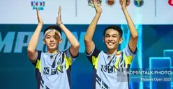 Warganet Sindir Prestasi Sepak Bola Indonesia Usai Fajar-Rian Raih Juara Malaysia Open 2023