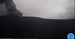 BREAKING NEWS: Gunung Anak Krakatau Kembali Erupsi, Tinggi Semburan Abu Vulkanik Capai 300 Meter dari Puncak