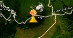 Gunung Kerinci di Jambi Erupsi Hari Ini: Kolom Abu Teramati Berwarna Kelabu dengan Intensitas Tebal