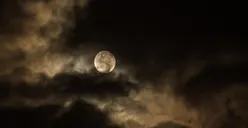 Terungkap! Ini Alasan Tidak Boleh Keluar Rumah Saat Malam Satu Suro, Hati-hati untuk 4 Weton Berikut