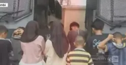 Tega! Ibu Rumah Tangga di Jambi Lecehkan 11 Anak, Korban Dijanjikan Main PS Gratis, Cek Kronologisnya di Sini!