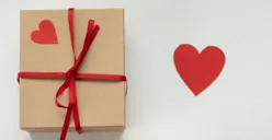 Tak Harus Cokelat! Ini 3 Ide Kado Hari Valentine untuk Wanita, Dijamin Nggak Akan Ditolak
